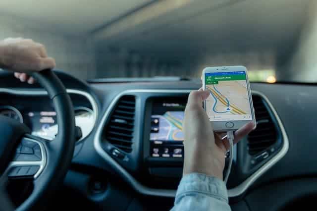 mengaktifkan gps di iPhone